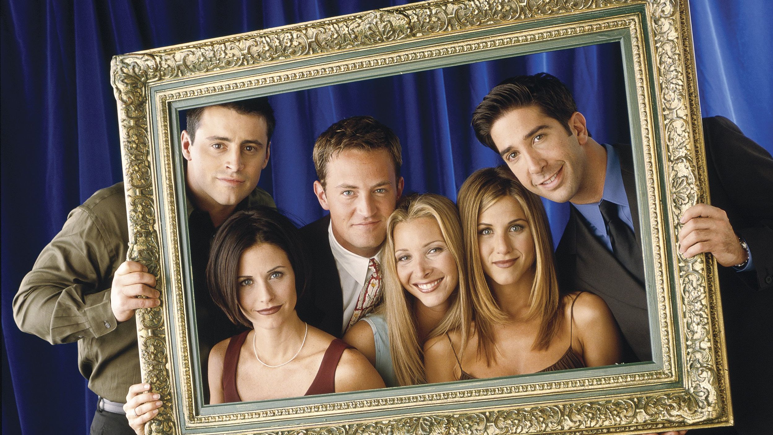 Where Do the Friends Cast Live Inside Lisa Kudrow's Beverly Hills Estate and the Homes of Her CoStars David Schwimmer...
