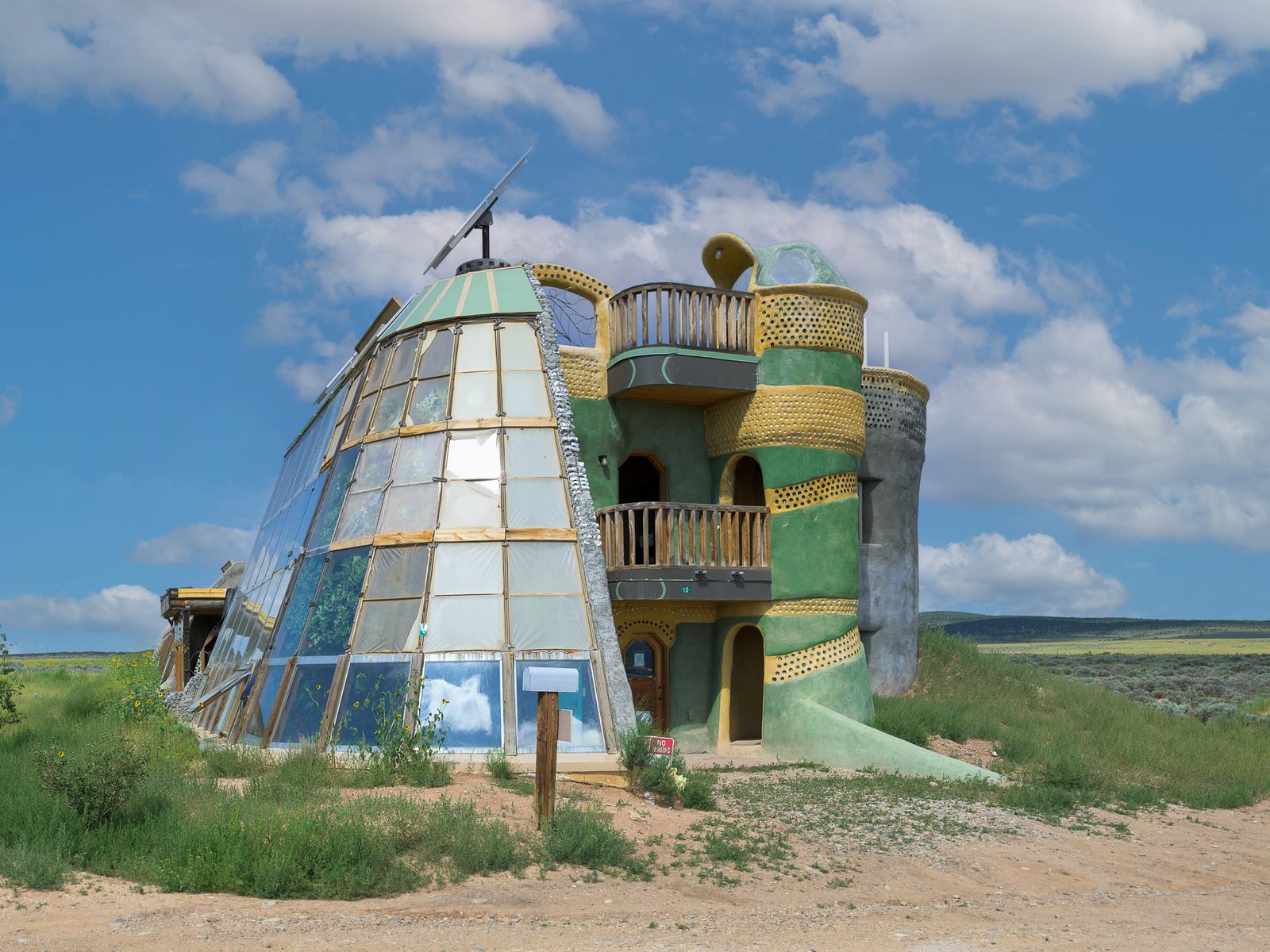 What Are Earthships? And Why These Desert-Born Homes Might be The Ultimate Off-Grid Model
