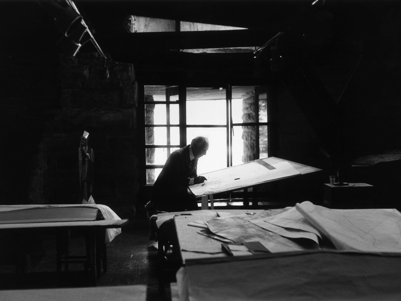 Frank Lloyd Wright’s 159th Birthday: 9 Vintage Photos Offer a Glimpse Into His Life at Home
