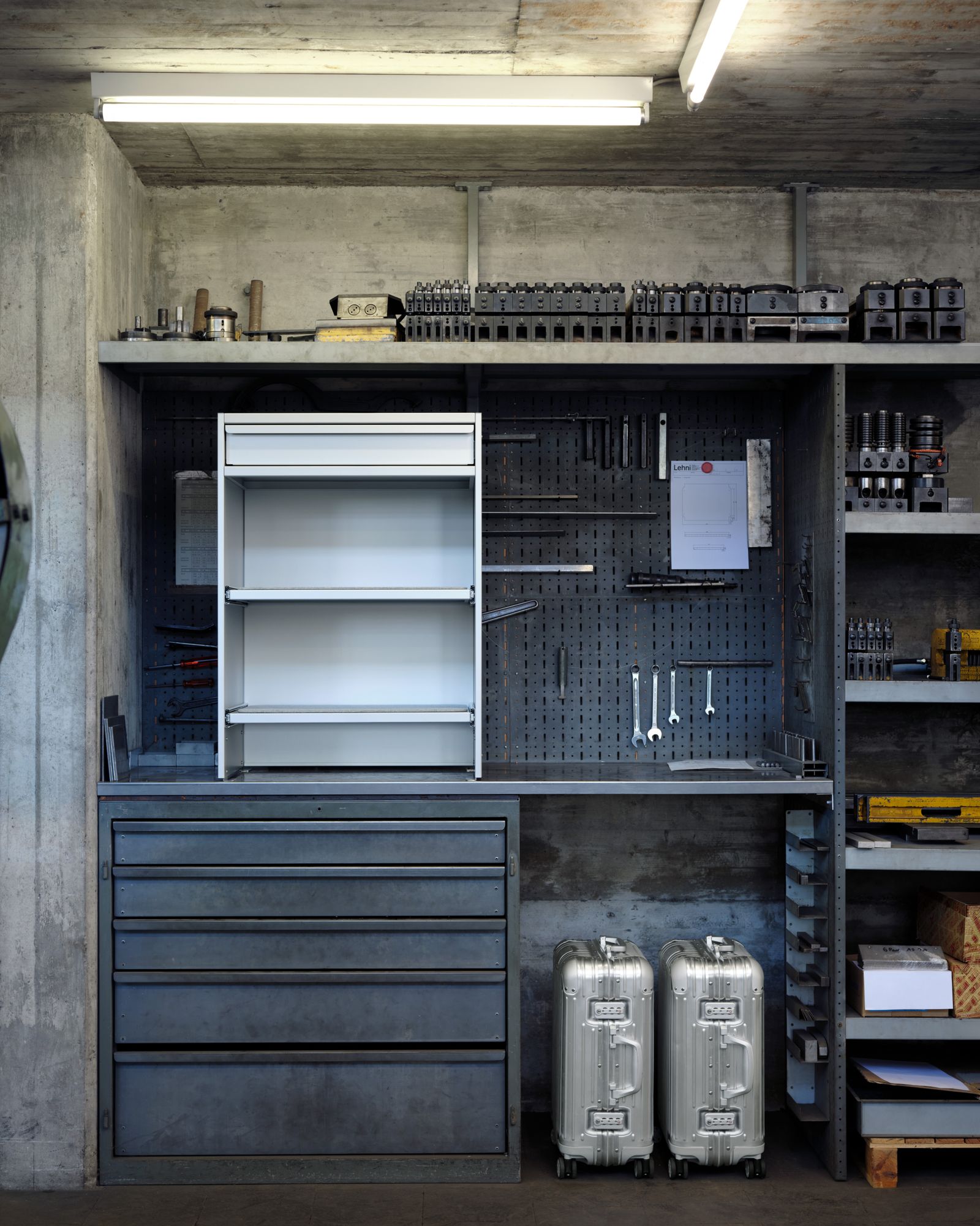 Image may contain Indoors Furniture and Mailbox